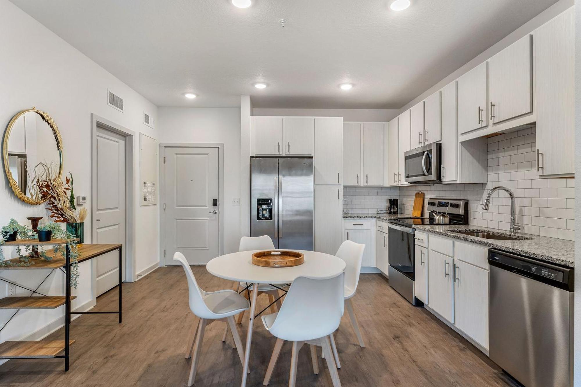 Complete Lush Green Apartment 10 Min To Parks Pets Allowed, Resort-Style Amenities Orlando Luaran gambar
